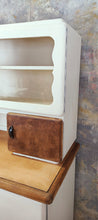Load image into Gallery viewer, 1243 Buffetschrank Retro - Creme / Holz