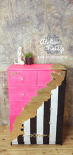 Load image into Gallery viewer, 1253 Sideboard / Kommode Neonpink, Gold mit Streifen