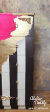 Load image into Gallery viewer, 1253 Sideboard / Kommode Neonpink, Gold mit Streifen