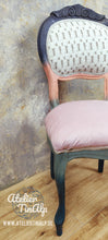 Load image into Gallery viewer, 1267 Stuhl mit Farbverlauf mit individuellen Polstern Thema Katze