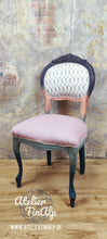Load image into Gallery viewer, 1267 Stuhl mit Farbverlauf mit individuellen Polstern Thema Katze