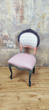 Load image into Gallery viewer, 1267 Stuhl mit Farbverlauf mit individuellen Polstern Thema Katze