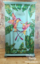 Load image into Gallery viewer, 1263 - farbenfroher Kleiderschrank mit Kolibris (Vogel-Motiv) im tropischen Look