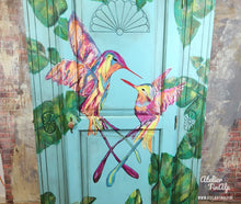 Load image into Gallery viewer, 1263 - farbenfroher Kleiderschrank mit Kolibris (Vogel-Motiv) im tropischen Look