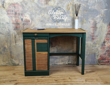 Load image into Gallery viewer, 1271 - Retro Schreibtisch - Mid Century - Grün / Gold / Holz