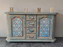 Load image into Gallery viewer, Dixie Belle Kreidefarbe in Putty (Taupe mit gelben Unterton)