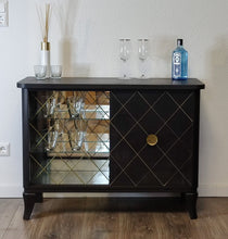 Load image into Gallery viewer, 0910 - Barschrank Schwarz mit Gold
