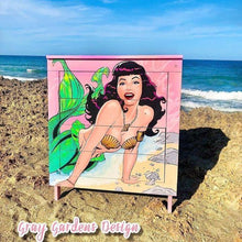 Load image into Gallery viewer, Bubblegum Yum - Decoupage Kunst Papier - Betty Mermaid Pinup - verschiedene Größen