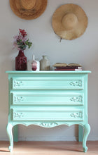 Load image into Gallery viewer, Daydream Apothecary - Free Spirit With Bella Renovare by Crys'Dawna - Cosmic Conquest