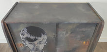 Load image into Gallery viewer, 1010 Retrokommode Streetart