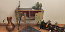 Load image into Gallery viewer, 1042 Beistellschrank Shabby mit Motiv