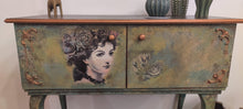 Load image into Gallery viewer, 1042 Beistellschrank Shabby mit Motiv