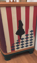 Load image into Gallery viewer, Dixie Belle Kreidefarbe in Peony (Pink)