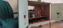 Load image into Gallery viewer, 1045 Barschrank / Weinbar in hellblau mit Strichzeichnung