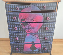 Load image into Gallery viewer, Dixie Belle Kreidefarbe in Peony (Pink)