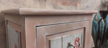 Load image into Gallery viewer, 1076 Beistellschrank Flamingo