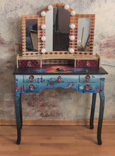 Load image into Gallery viewer, 1067 Schminktisch Meerjungfrau