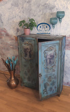 Lade das Bild in den Galerie-Viewer, 1111 Kommode Barock / Vintage