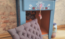 Load image into Gallery viewer, 1110 Katzenhöhle / Nachttisch Kombination im farbenfrohen Candy Skull Design