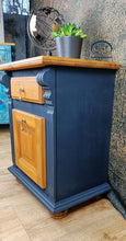 Lade das Bild in den Galerie-Viewer, 1134 - Nachttisch in Holzoptik / Dunkelblau