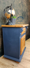 Lade das Bild in den Galerie-Viewer, 1134 - Nachttisch in Holzoptik / Dunkelblau