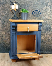 Lade das Bild in den Galerie-Viewer, 1134 - Nachttisch in Holzoptik / Dunkelblau