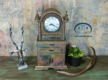 Load image into Gallery viewer, 1162 Standuhr handbemalt - nostalgisch