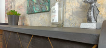 Load image into Gallery viewer, 1169 Barschrank in mattschwarz/gold