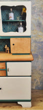 Load image into Gallery viewer, 1211 Buffetschrank Retro - Creme / Tannengrün