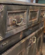 Load image into Gallery viewer, Dixie Belle Kreidefarbe in Colonel Mustard (sattes Senfgelb mit Retro-Vibe)