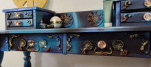 Load image into Gallery viewer, 0912 - königlicher Schminktisch als blauer Hingucker