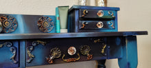 Load image into Gallery viewer, 0912 - königlicher Schminktisch als blauer Hingucker