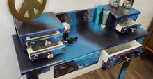 Load image into Gallery viewer, 0912 - königlicher Schminktisch als blauer Hingucker