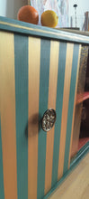 Load image into Gallery viewer, 1017 Barschrank in Waldgrün / Gold / Kommode / Schrank /Sideboard