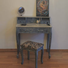 Load image into Gallery viewer, Dixie Belle Kreidefarbe in Dusty Blue (helles Jeansblau)