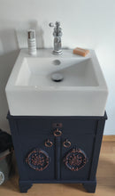 Load image into Gallery viewer, 1032 Antiker Waschbeckenschrank mit Aufsatzwaschbecken