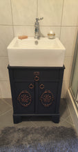 Load image into Gallery viewer, 1032 Antiker Waschbeckenschrank mit Aufsatzwaschbecken