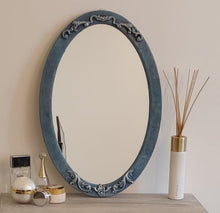 Load image into Gallery viewer, 1031 Wandspiegel in romantischen blautönen