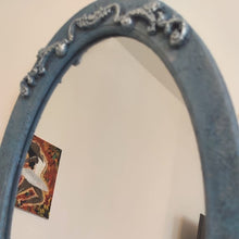 Load image into Gallery viewer, 1031 Wandspiegel in romantischen blautönen