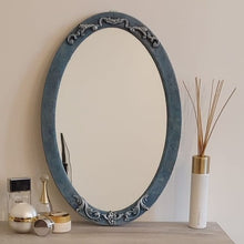 Load image into Gallery viewer, 1031 Wandspiegel in romantischen blautönen