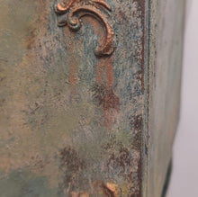 Load image into Gallery viewer, 1042 Beistellschrank Shabby mit Motiv