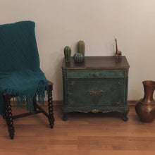 Load image into Gallery viewer, Dixie Belle Kreidefarbe in Palmetto (Tannengrün)