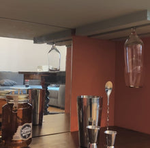 Load image into Gallery viewer, 1045 Barschrank / Weinbar in hellblau mit Strichzeichnung