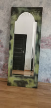 Load image into Gallery viewer, 1048 Antiker Spiegel im rustikalen Look