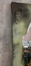 Load image into Gallery viewer, 1048 Antiker Spiegel im rustikalen Look