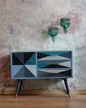 Load image into Gallery viewer, Dixie Belle Kreidefarbe in Sawmill Gravy (Beige)