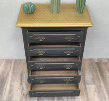 Load image into Gallery viewer, 1078 Kommode klassisch gestaltet in schwarzbraun gold