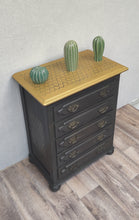 Load image into Gallery viewer, 1078 Kommode klassisch gestaltet in schwarzbraun gold