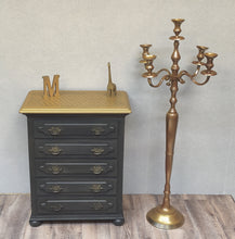Load image into Gallery viewer, 1078 Kommode klassisch gestaltet in schwarzbraun gold