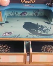 Load image into Gallery viewer, 1087 Schminktisch Meerjungfrau